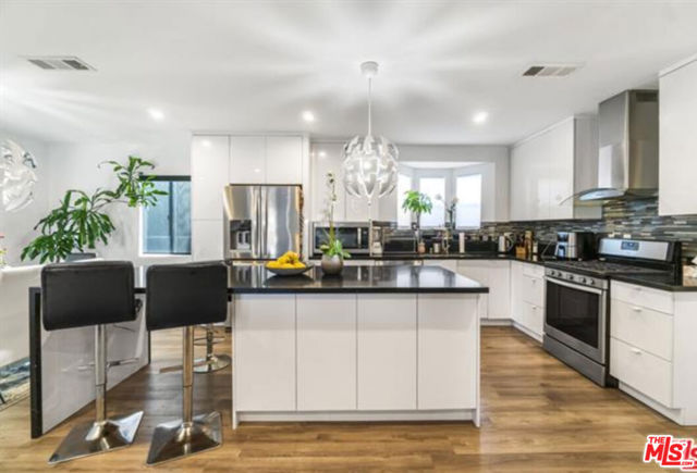10915 Ayres Avenue, Los Angeles CA: https://media.crmls.org/mediaz/122f11cf-55fe-495f-9914-7539abc5d79d.jpg