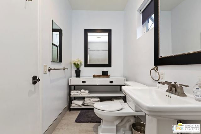 535 E Via Colusa, Palm Springs CA: https://media.crmls.org/mediaz/122f1ca1-7f42-4d86-bfa3-ad2c43bdf265.jpg