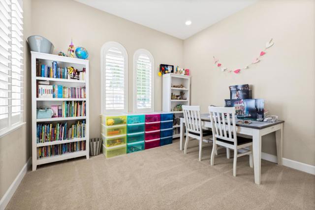 36 Freeport Court, Discovery Bay CA: https://media.crmls.org/mediaz/122f438a-dade-4ff7-b682-6d0fe3d18ef4.jpg