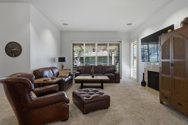 27 Cornell Drive, Rancho Mirage CA: https://media.crmls.org/mediaz/122fac78-b9f1-438b-82b9-1472fc25959e.jpg