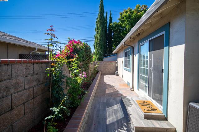 37621 Glenmoor Dr, Fremont CA: https://media.crmls.org/mediaz/122fb1be-6a36-4c69-a5f5-736eda9aa095.jpg