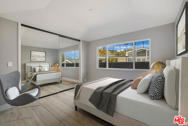 8400 Mulholland Drive, Los Angeles CA: https://media.crmls.org/mediaz/122fe64e-9718-41d7-b4e8-064df2c97113.jpg