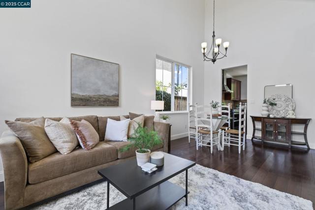 631 Summerwood Dr, Brentwood CA: https://media.crmls.org/mediaz/1230624d-5eb5-4ce1-978b-f6839e5dc649.jpg
