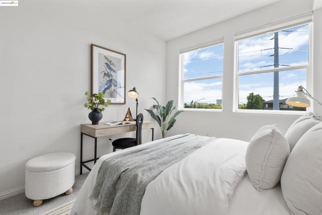 2818 Fifth Street, Alameda CA: https://media.crmls.org/mediaz/12309276-3880-4366-9fc2-3da057897c6e.jpg