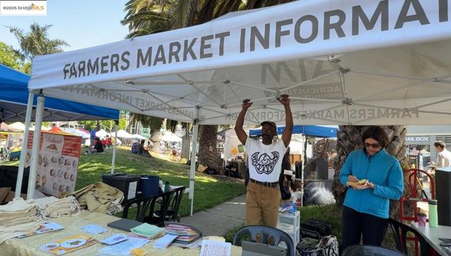 1830 Lakeshore Ave, Oakland CA: https://media.crmls.org/mediaz/1230e309-8c20-4873-9951-0ba250077d0b.jpg