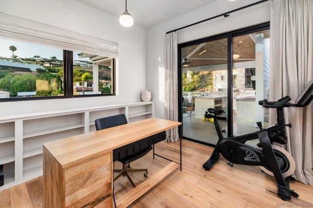1041 Van Nuys St, San Diego CA: https://media.crmls.org/mediaz/123196dc-a6f2-4215-ab99-cded824cf458.jpg