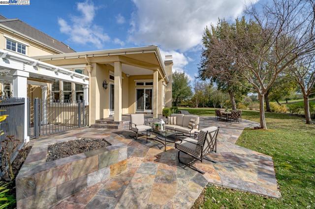 1569 Via Di Salerno, Pleasanton CA: https://media.crmls.org/mediaz/12327ed2-9418-49d8-bd46-199157789ad7.jpg