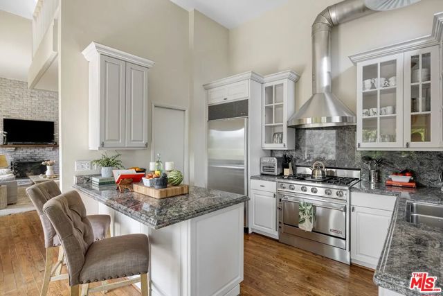 3625 Serra Road, Malibu CA: https://media.crmls.org/mediaz/12337973-0b20-454b-93d5-389d59ee4b93.jpg