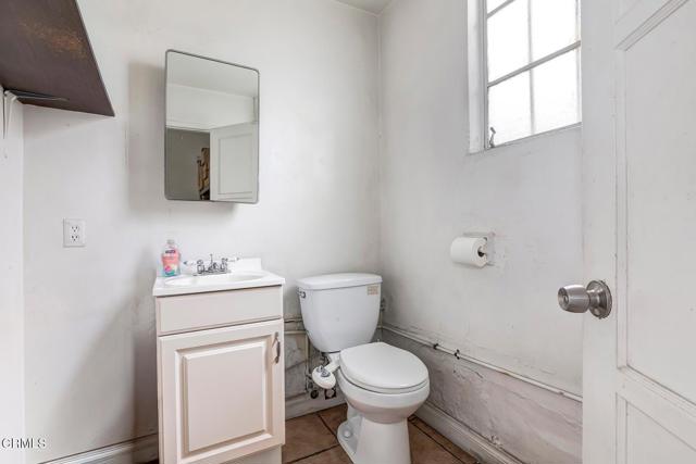 426 W Arbor Vitae Street, Inglewood CA: https://media.crmls.org/mediaz/1233bf36-333c-440d-9226-54807ca94463.jpg