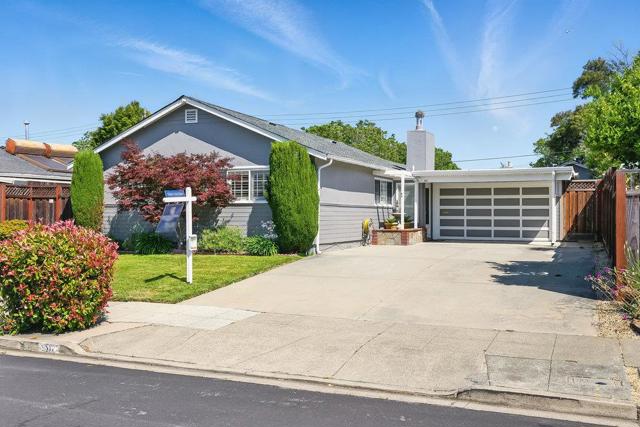 511 Marine View Avenue, Belmont CA: https://media.crmls.org/mediaz/1233ce1c-febe-4f6c-8261-7c37c0fc4208.jpg