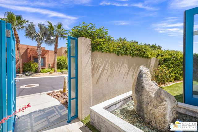 2985 Searchlight Lane, Palm Springs CA: https://media.crmls.org/mediaz/12342449-789f-47ba-9e60-12b01c79b8d3.jpg
