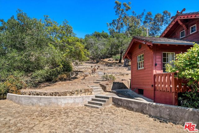 1060 Tremonto Road, Santa Barbara CA: https://media.crmls.org/mediaz/12343660-8387-4a14-838f-11305f03a5cd.jpg