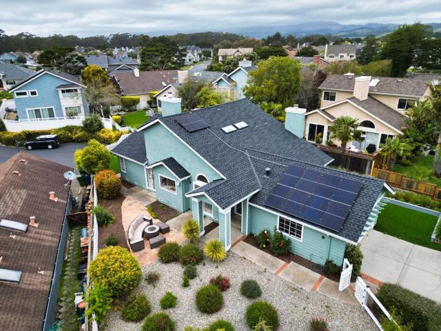 2100 Winged Foot Road, Half Moon Bay CA: https://media.crmls.org/mediaz/12344c44-f549-4490-bede-99e1951c05b6.jpg