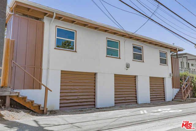 1917 Colonia Place, Camarillo CA: https://media.crmls.org/mediaz/12348172-87f6-490b-b606-866484664af0.jpg