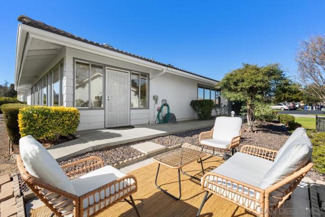 12039 Caminito Cadena, San Diego CA: https://media.crmls.org/mediaz/1234b800-f652-43ba-add9-04a20d3c26a6.jpg