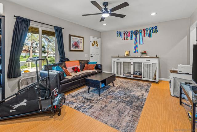 1215 N Broadway, Escondido CA: https://media.crmls.org/mediaz/1234e509-6d83-43e2-88d0-277fd61cce83.jpg