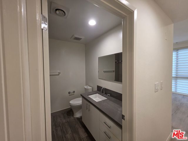 12000 Goshen Avenue, Los Angeles CA: https://media.crmls.org/mediaz/12352ac8-4c3c-4b19-9255-bfc8f8e7949b.jpg