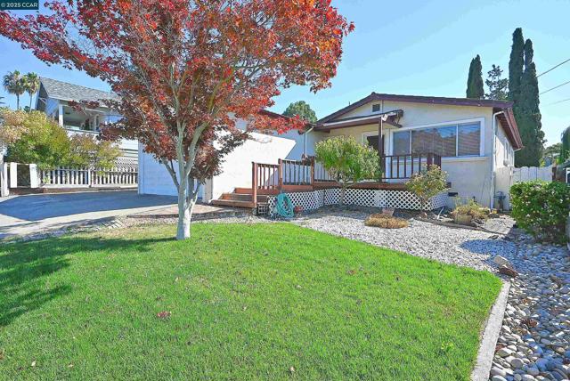 2156 MONTEREY AVENUE, Martinez CA: https://media.crmls.org/mediaz/12354f88-3907-4359-a3c8-a7c683902bf5.jpg