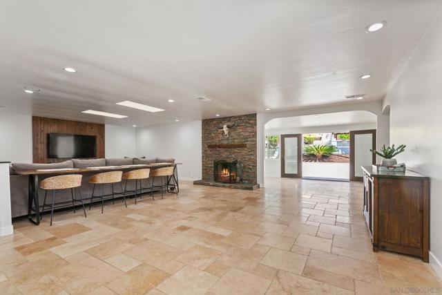 704 Matagual Dr, Vista CA: https://media.crmls.org/mediaz/1235fecb-05f2-4848-85cd-30f6bf205c56.jpg