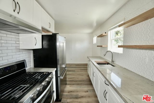 5216 Navarro Street, Los Angeles CA: https://media.crmls.org/mediaz/123611da-c105-4385-a7d9-c0200fb93f29.jpg