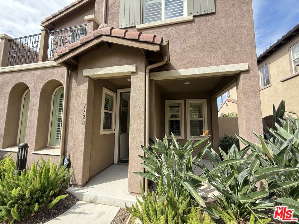 1120 E Columbia Trail