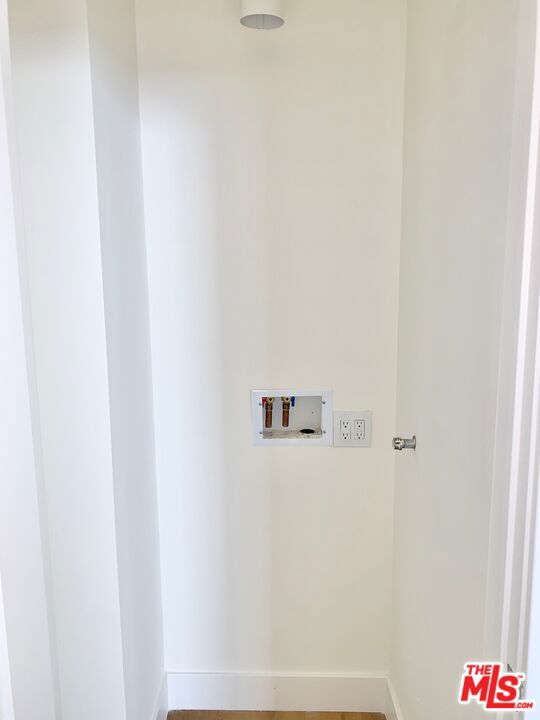 1822 Overland Avenue, Los Angeles CA: https://media.crmls.org/mediaz/123765e8-a048-4c1e-8a25-208d0cde3af2.jpg