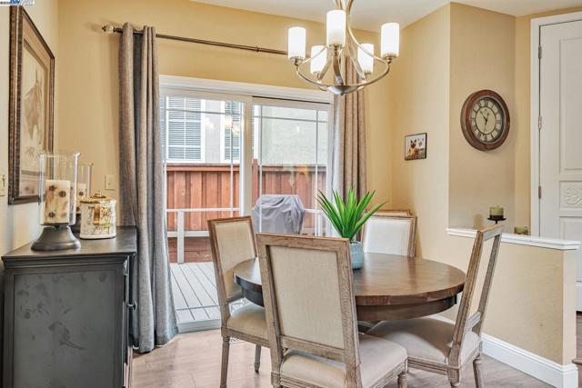 47 Summer Hill Court, Danville CA: https://media.crmls.org/mediaz/1237698d-0ecf-4444-a2a6-bc35623c0329.jpg