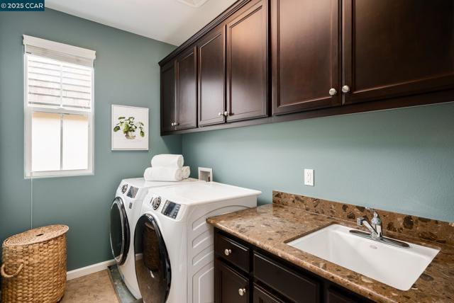 5617 Evolene St, Danville CA: https://media.crmls.org/mediaz/12377e87-5ebd-4581-b184-567ecb78280d.jpg