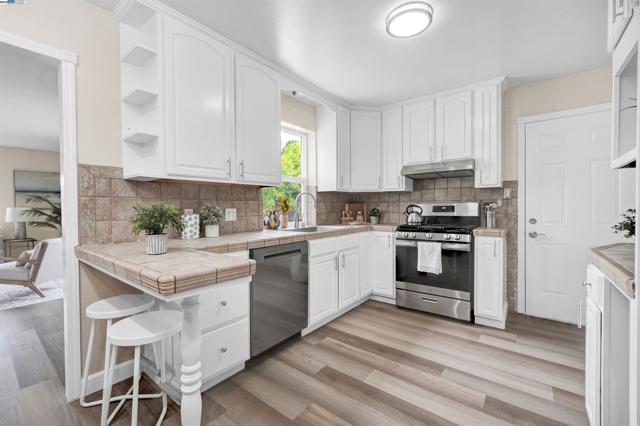 19157 San Miguel Ave, Castro Valley CA: https://media.crmls.org/mediaz/12393f18-73f2-447d-ba7a-393ef1b7efb3.jpg