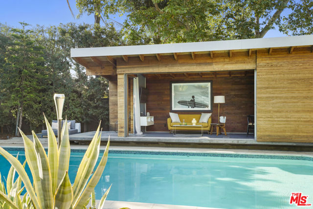 12815 Sarah Street, Studio City CA: https://media.crmls.org/mediaz/12396e6d-2579-4f86-b263-875b37a2840a.jpg