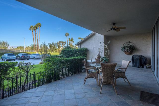 900 Island Drive, Rancho Mirage CA: https://media.crmls.org/mediaz/123993fd-18f7-4597-833d-33d18ab64748.jpg