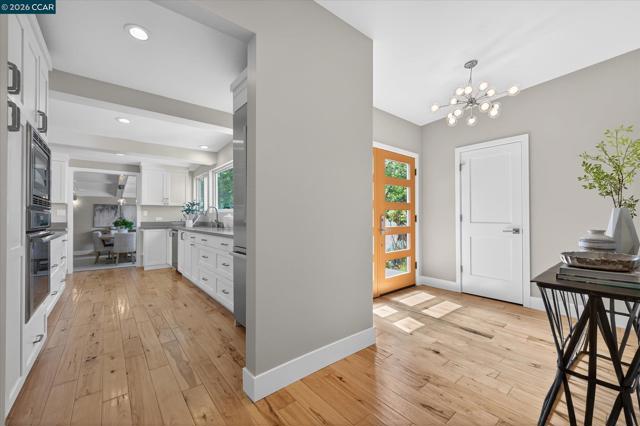 31 Ivy Dr, Orinda CA: https://media.crmls.org/mediaz/1239979f-9c2a-4d61-b7fe-76b144b1f473.jpg