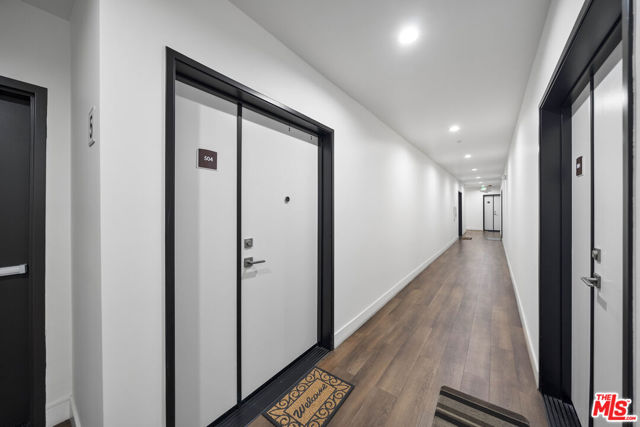 900 S Kenmore Avenue, Los Angeles CA: https://media.crmls.org/mediaz/1239baa9-7109-4857-9e9e-db8843afbc17.jpg
