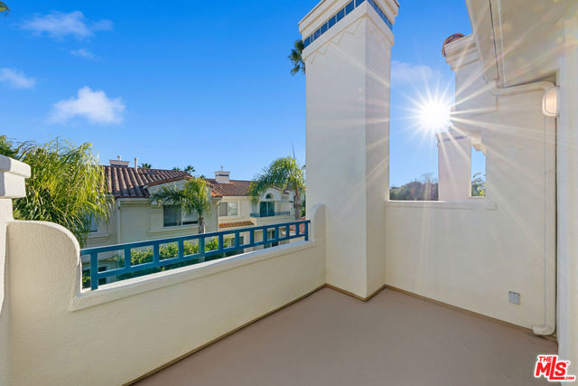 6477 Zuma View Place, Malibu CA: https://media.crmls.org/mediaz/1239d681-e03c-4aa6-abb8-7dc303a3c49e.jpg