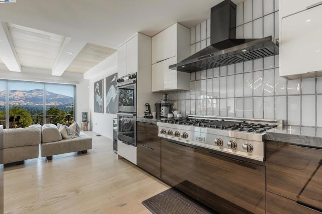 5 Sky Terrace, Danville CA: https://media.crmls.org/mediaz/123a62dc-3ded-41e3-9fca-0ad5f42ef26a.jpg