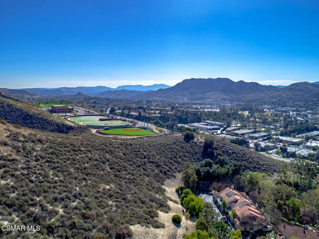 90 Sherwood Drive, Westlake Village CA: https://media.crmls.org/mediaz/123b2887-bd78-4205-b08f-715b3ccc1dc6.jpg