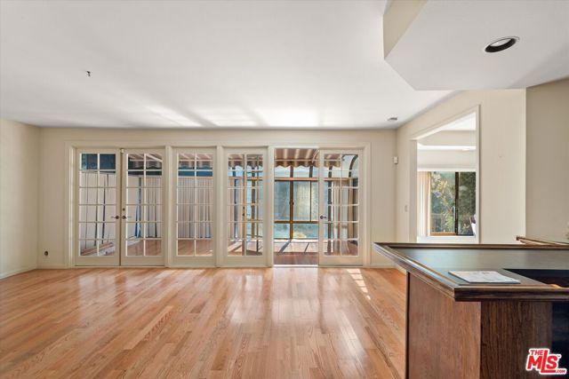 4560 Densmore Avenue, Encino CA: https://media.crmls.org/mediaz/123b614b-2723-4831-b865-ad4f8a8a46cb.jpg