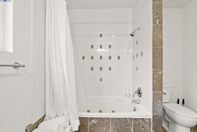 Image 22 of 45 For 3932 Gardenia Pl