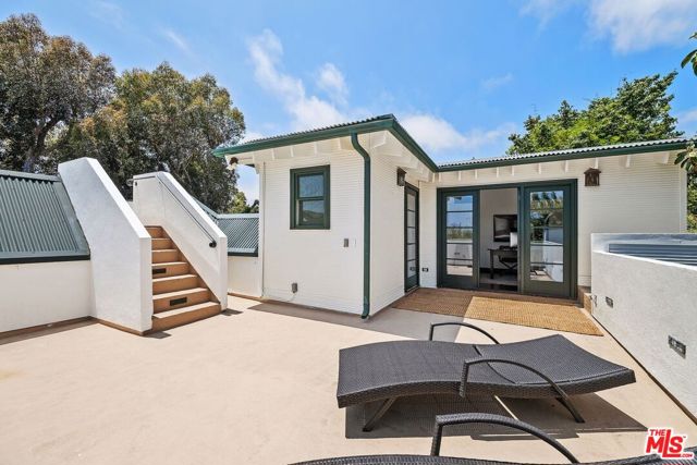 26799 Pacific Coast Highway, Malibu CA: https://media.crmls.org/mediaz/123ba1ae-492a-4ef3-9bf7-17a9d3eee8e4.jpg