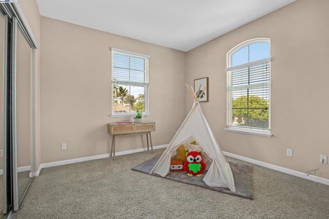 1304 Pyrenees St, Tracy CA: https://media.crmls.org/mediaz/123c2af2-7bdb-4089-b26e-856acc5cbd54.jpg