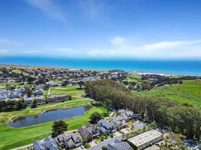 121 Carnoustie Drive, Half Moon Bay CA: https://media.crmls.org/mediaz/123c4810-4ee3-4675-9909-d8b4ffc21b0d.jpg