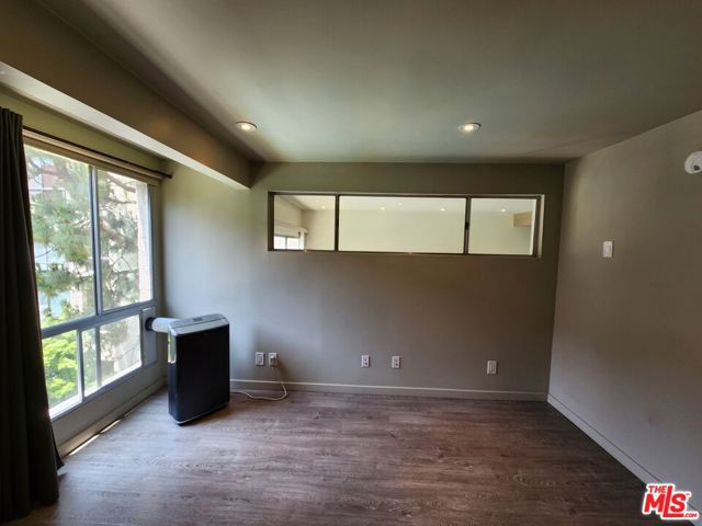 1440 Veteran Avenue, Los Angeles CA: https://media.crmls.org/mediaz/123cab51-b980-4095-89e1-ee48d594ecdb.jpg