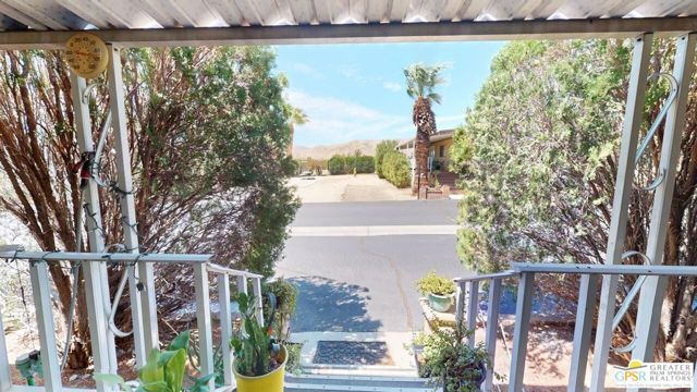 18555 Roberts Road, Desert Hot Springs CA: https://media.crmls.org/mediaz/123cb64d-1f5c-45b1-b609-e86e7e8a686c.jpg