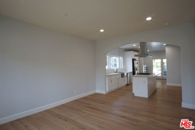 830 3rd Avenue, Los Angeles CA: https://media.crmls.org/mediaz/123cd7e1-3228-40fe-a5ee-61ada564aa01.jpg