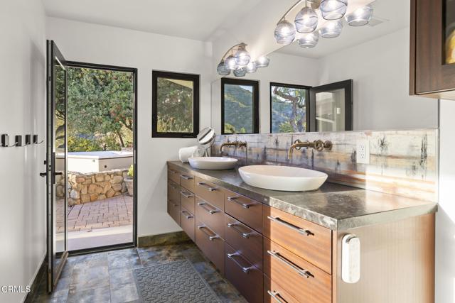 1417 Foothill Road, Ojai CA: https://media.crmls.org/mediaz/123cda65-1f2f-4027-9686-888e35d03891.jpg