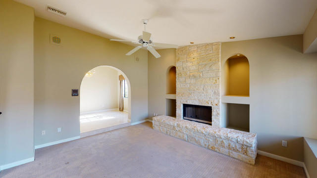 47230 Golden Bush Court, Palm Desert CA: https://media.crmls.org/mediaz/123d2f3c-e6c5-47e8-95bc-03f4c277fc03.jpg