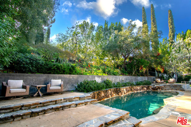 3585 Alana Drive, Sherman Oaks CA: https://media.crmls.org/mediaz/123d6cb0-6f5e-46ac-9c0a-fcac4b1d2a52.jpg