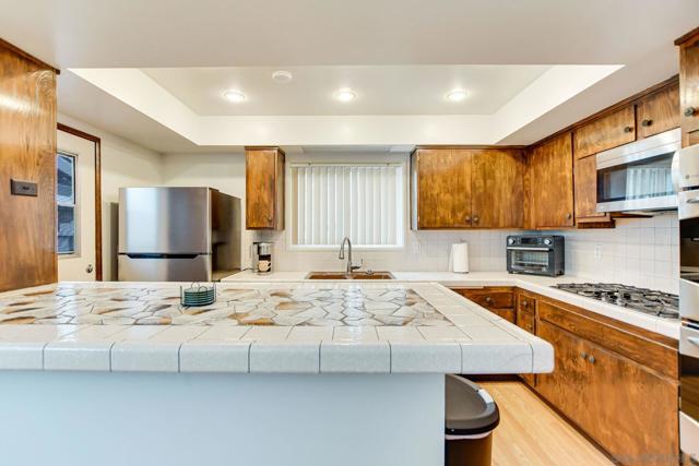 11518 205th St, Lakewood CA: https://media.crmls.org/mediaz/123d8610-3440-4845-9498-0a07d883ea63.jpg