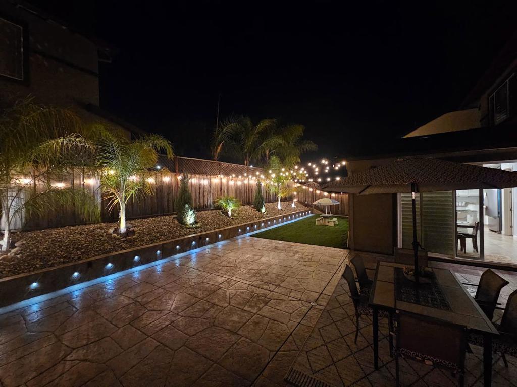 https://media.crmls.org/mediaz/123d8ada-4477-4880-bbd6-f87c060ac6a1.jpg?preset=X-Large