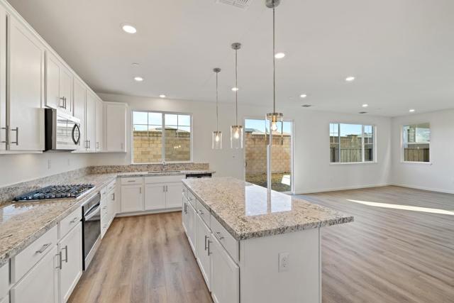 2130 Gladiola Drive, Hollister CA: https://media.crmls.org/mediaz/123e0319-68f0-491f-9843-ba426c4ddd12.jpg